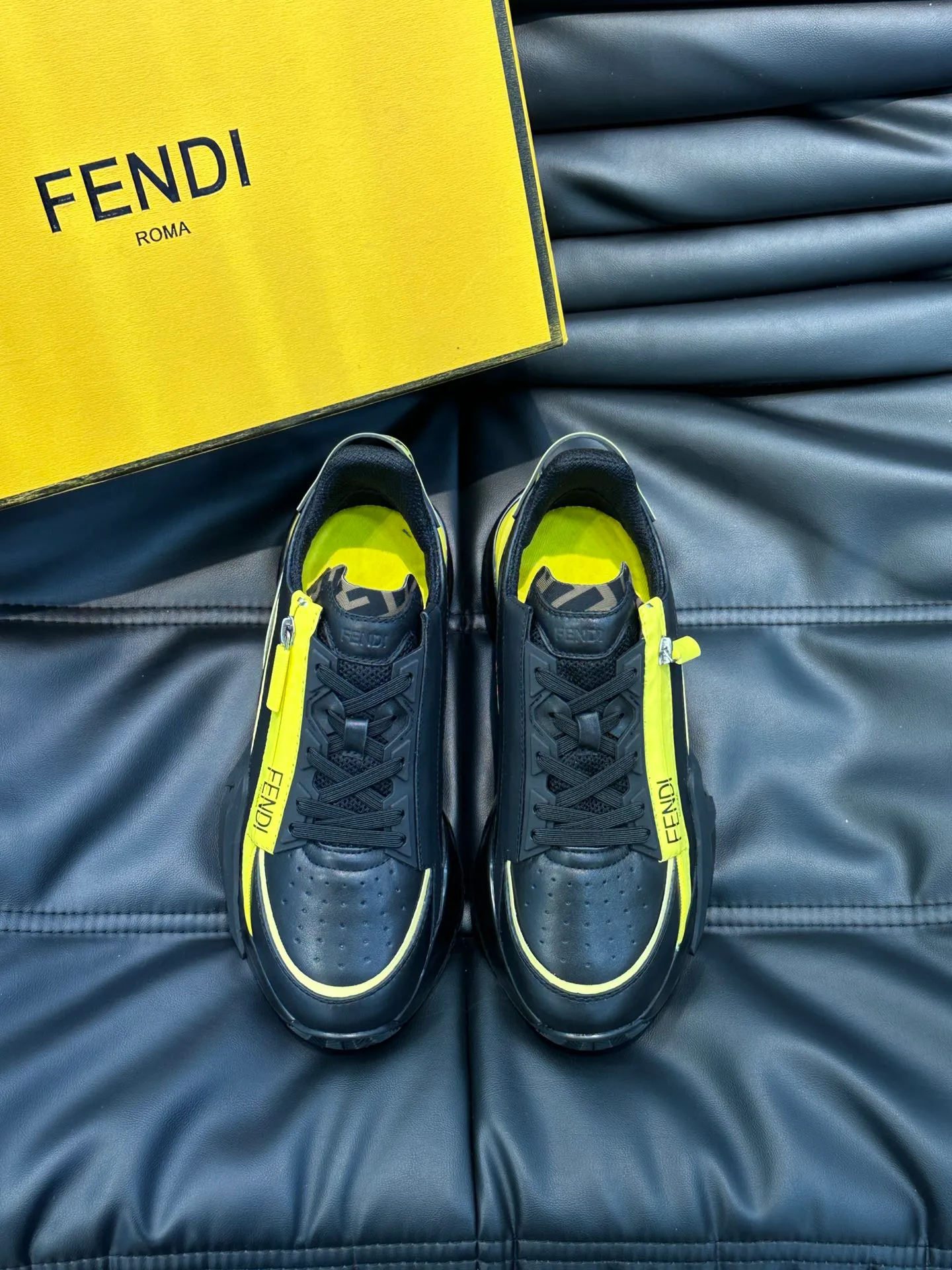 Men's shoes 💰p560 "Fend*" new men's casual sports shoes, equipped with elastic straps, side zippers, and corrugated soles engraved with F. Embossed Fendi Flow lettering on the heel. Made of technical fabric and a mix of blue and suede. Decorated with Lycra® details. FF graphic tongue. Ultra-light and wear-resistant EVA sole. Size: 38-44